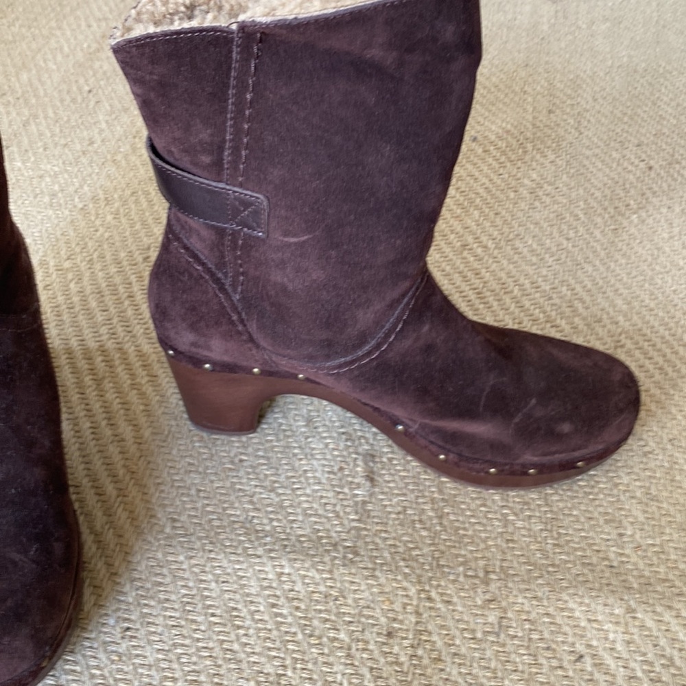 Genuine Ugg boots - Picture 2 of 9